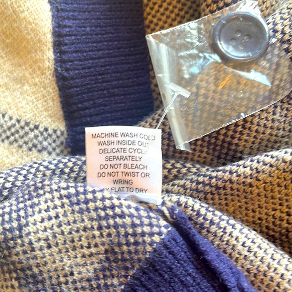 WITTY FOX NWOT BUTTON FRONT V NECK PLAID CARDIGAN XS OVERSIZED - Picture 7 of 7